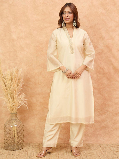 Dhiyona VA Women'sEmbroidered V-Neck Thread Work Kurta with Trousers & With Dupatta