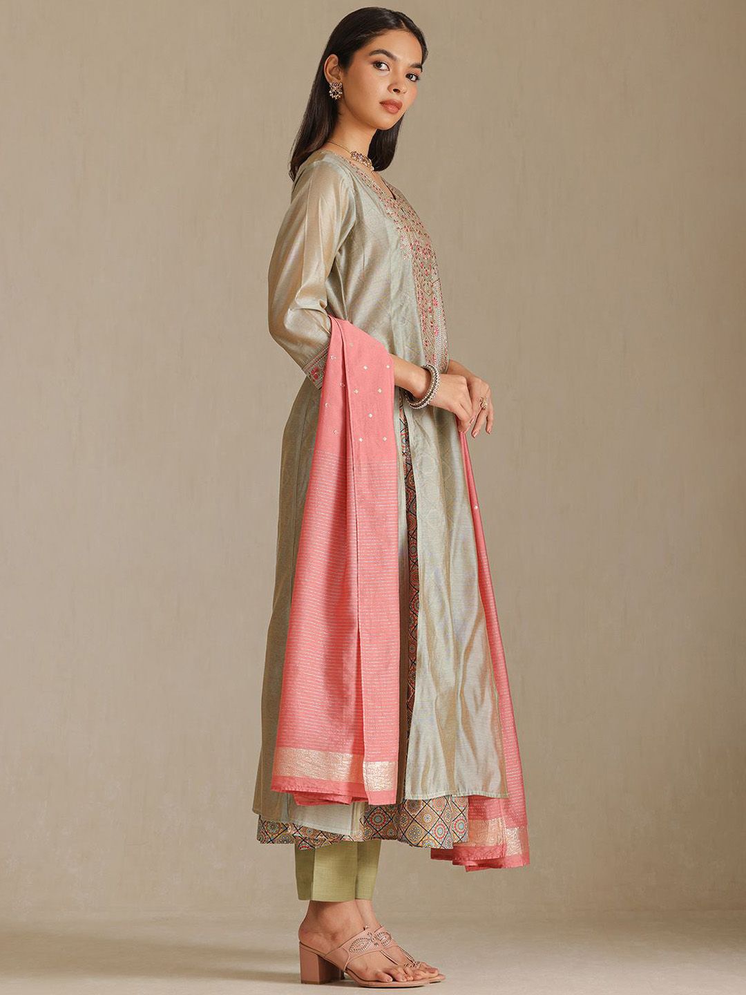 Dhiyona SO Women's Floral Embroidered Yoke & Border Notch Neck Thread Work Kurta With Trousers & Dupatta