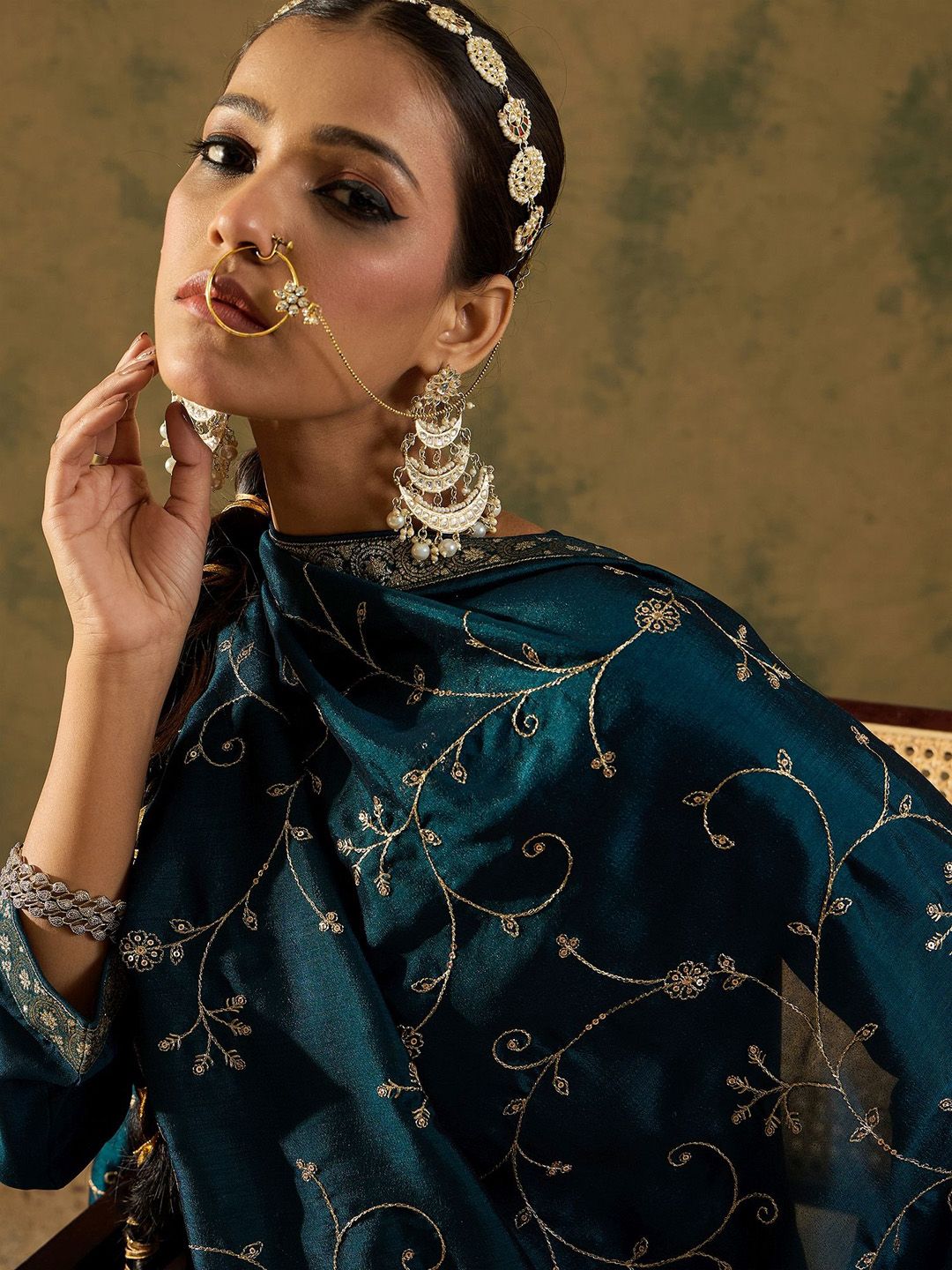 Dhiyona IE Women Floral Embroidered Regular Kurta with Trousers & With Dupatta