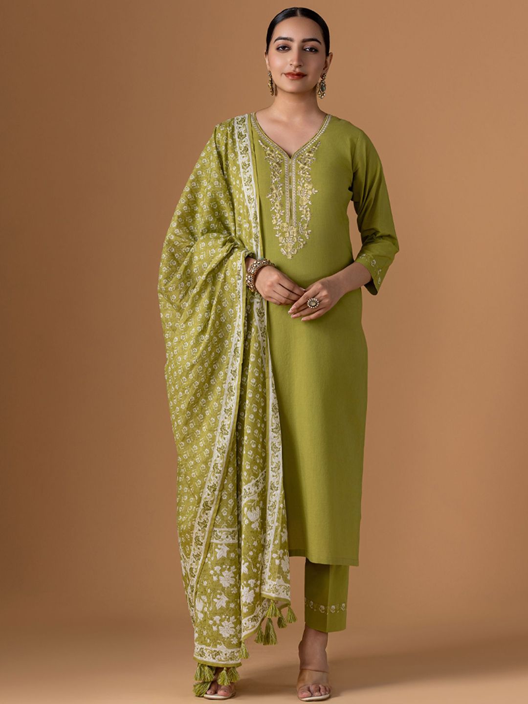 Dhiyona WP Women Ethnic Motifs Printed Cotton Kurta with Trousers & Dupatta