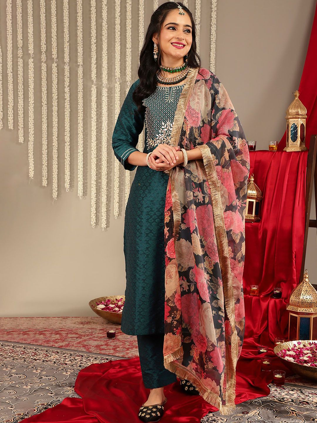 Dhiyona VA Women'sEthnic Motifs Yoke Design Thread Work Kurta & Trousers With Dupatta
