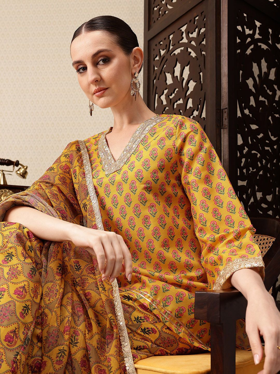 Dhiyona PD Women Floral Printed Regular Sequinned Jashn Kurti with Palazzos & Dupatta