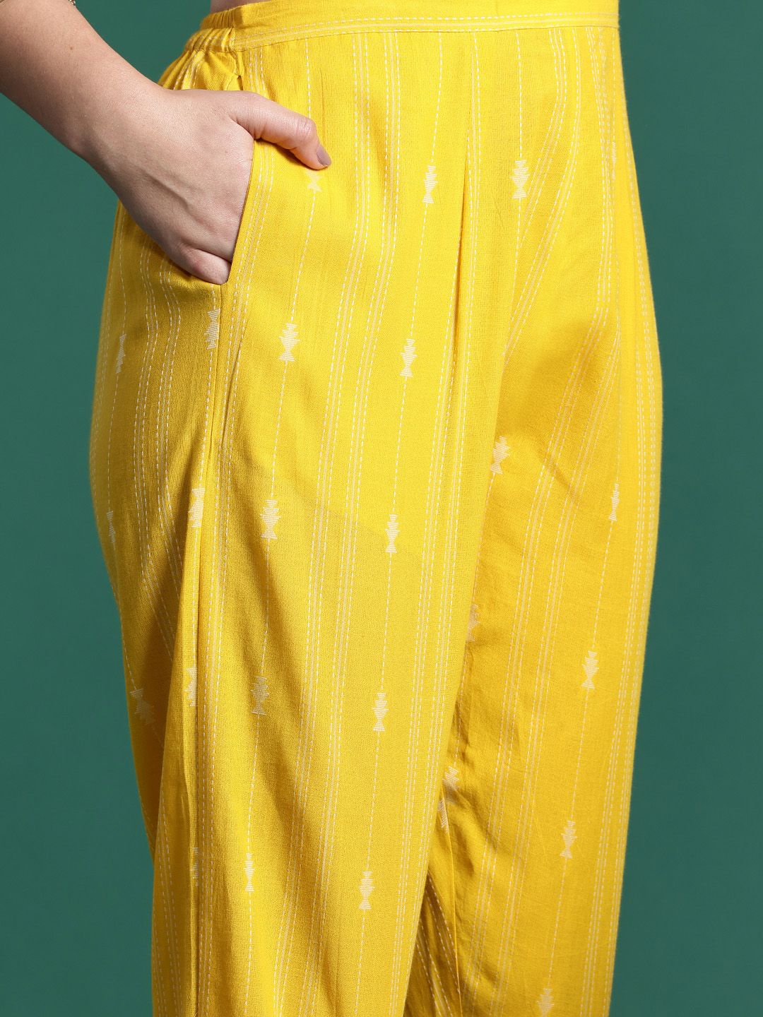 Dhiyona IE Ethnic Motifs Embroidered Thread Work Pure Cotton Kurta with Trousers