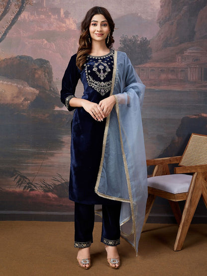 Dhiyona PD Women Women Embroidered Straight Kurta Sets