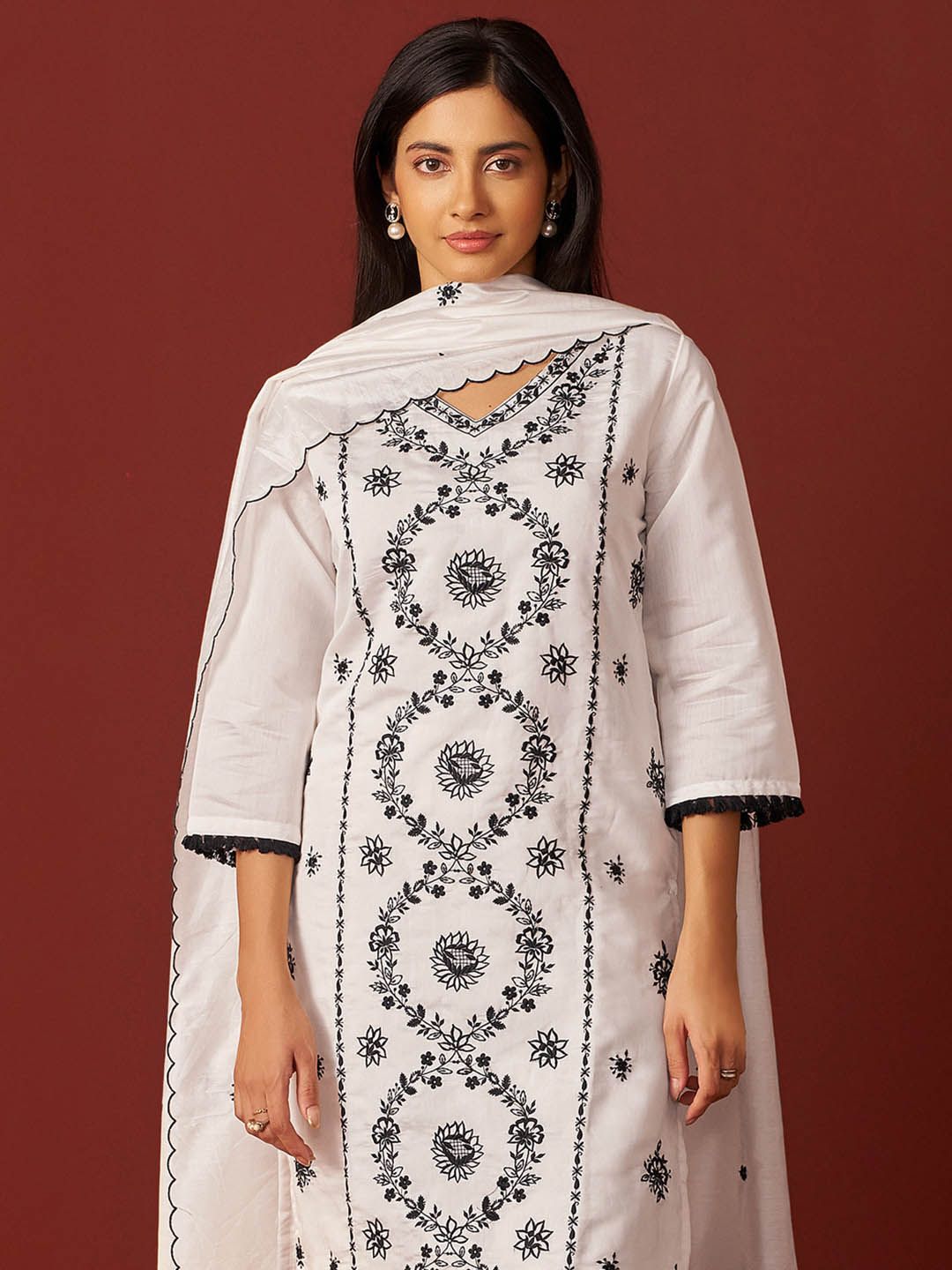 Dhiyona IE Ethnic Motifs Embroidered Thread Work Kurta with Trousers & Dupatta