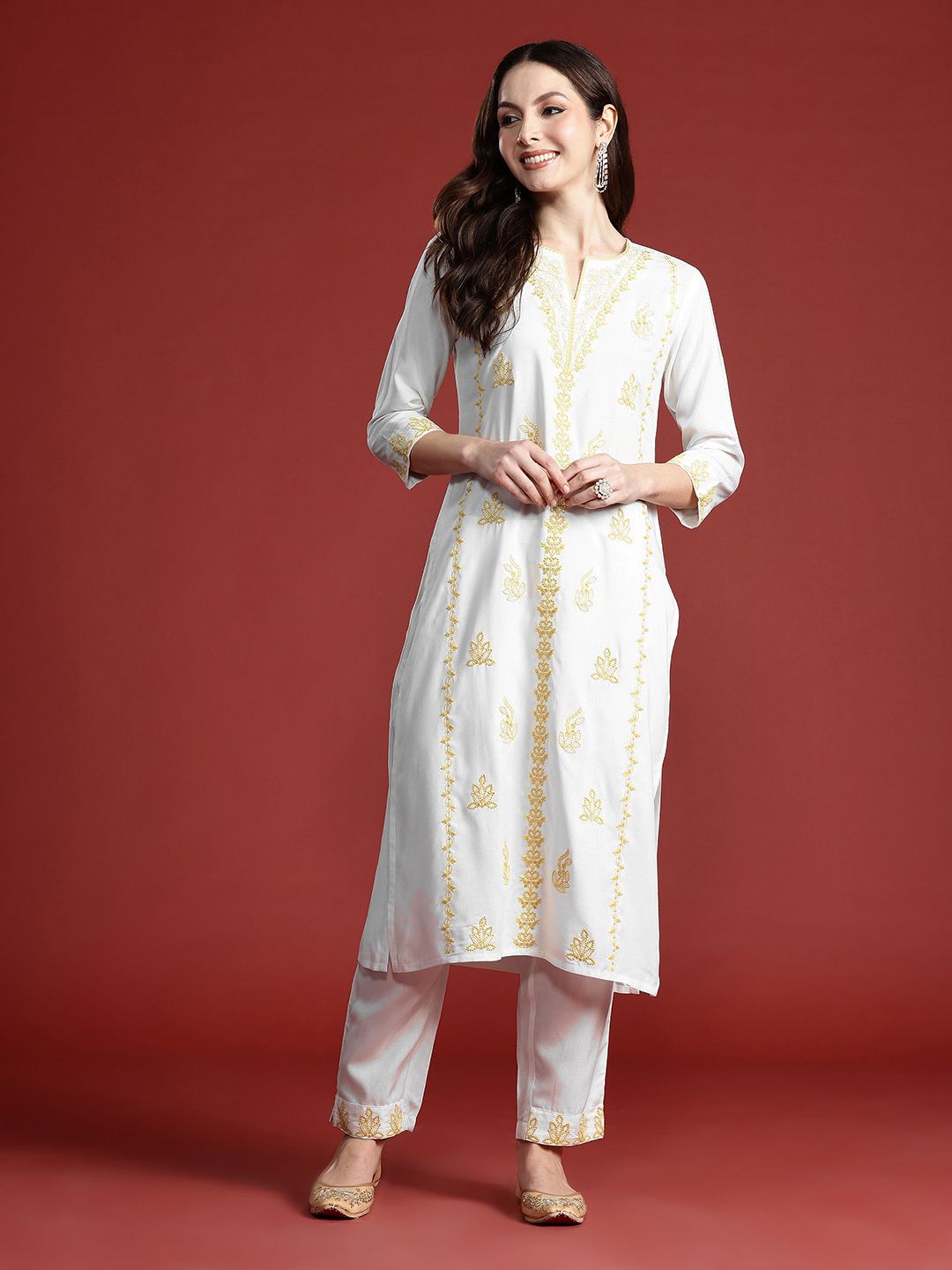 Dhiyona IE Women Floral Embroidered Thread Work Kurta with Trousers