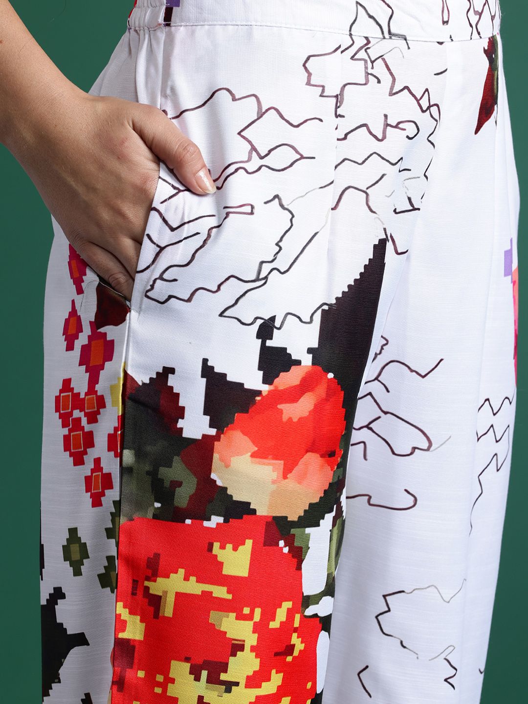 Women Floral Printed Regular Kurta with Trousers