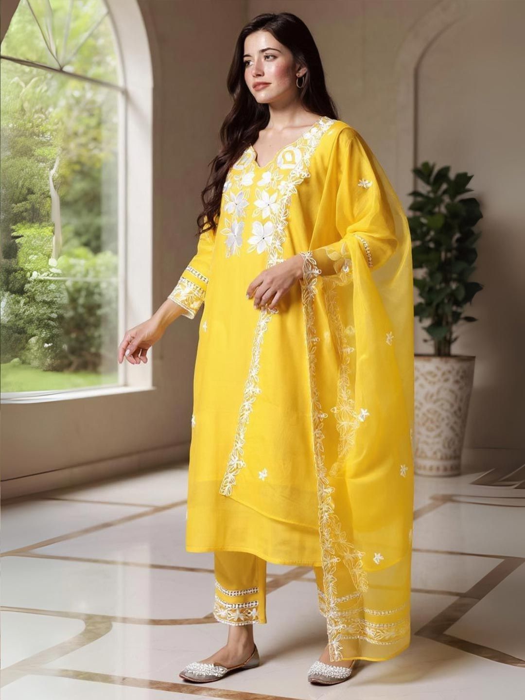 Dhiyona IE Floral Embroidered V-neck Regular Thread Work Kurta with Trousers & With Dupatta