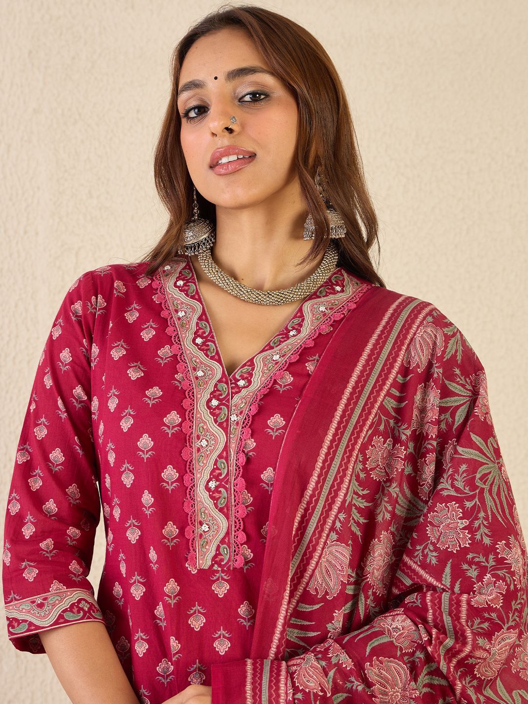 Dhiyona IE Women Floral Printed Regular V-Neck Kurta with Salwar & Dupatta