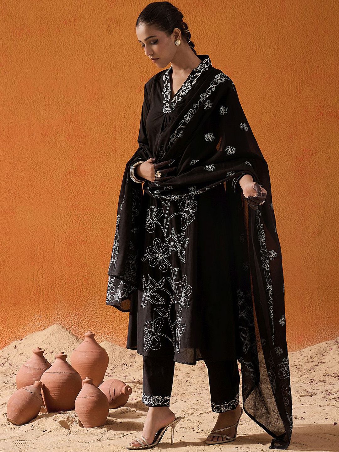 Dhiyona IE Floral Embroidered Thread Work Pure Cotton Straight Kurta With Trousers & Dupatta