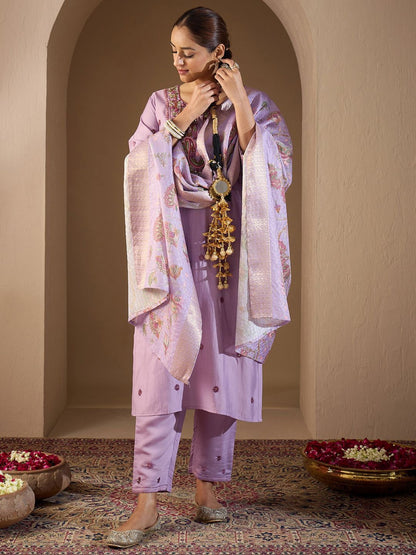 Women Floral Embroidered Regular Thread Work Kurta with Trousers & With Dupatta