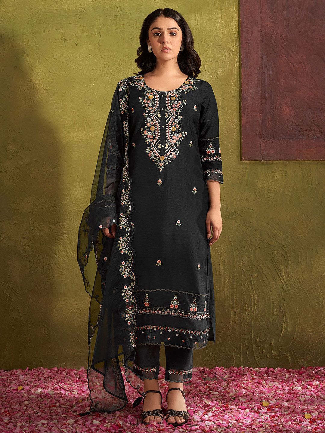 Women Floral Embroidered Regular Beads and Stones Kurta with Trousers & Dupatta