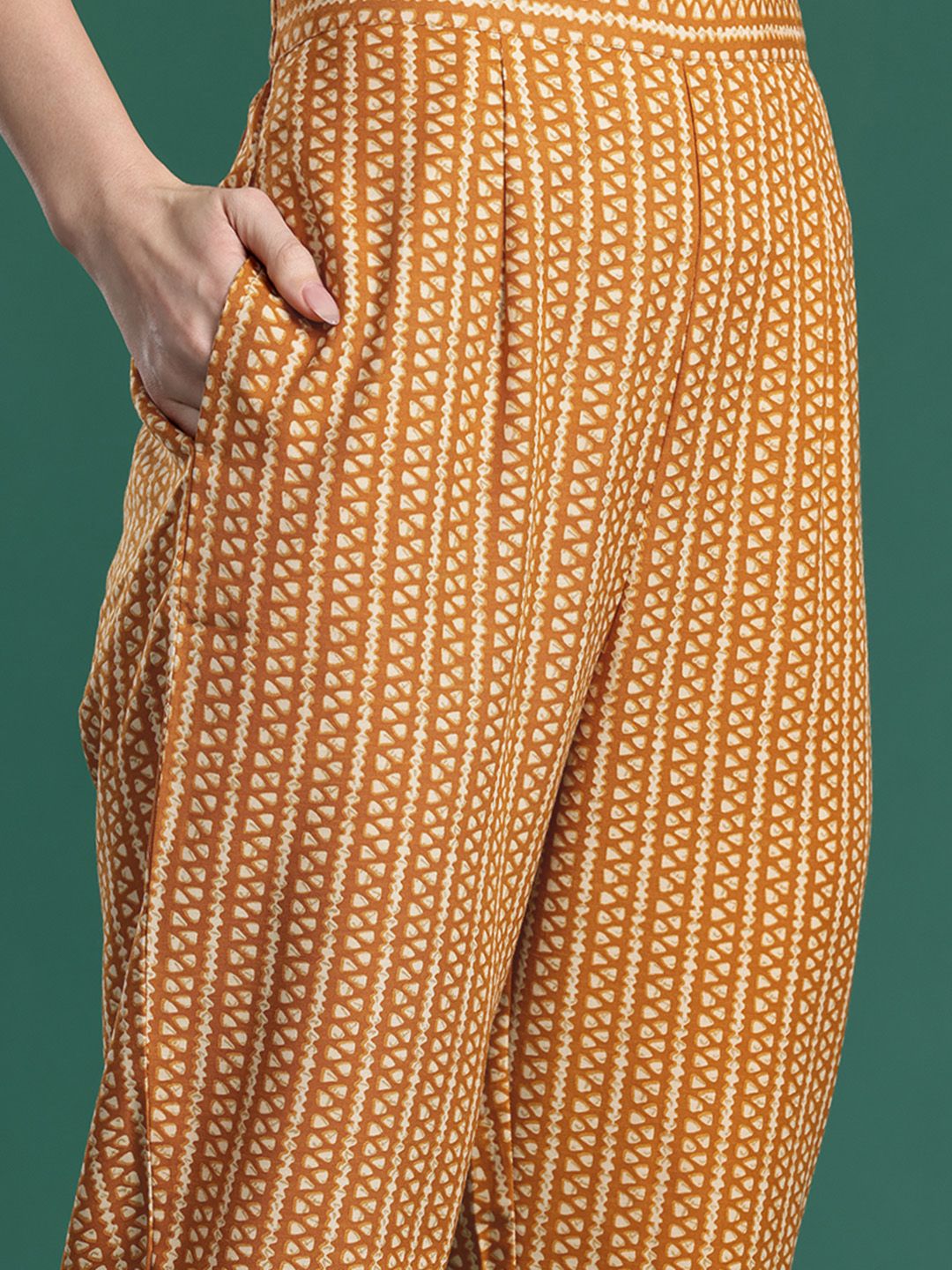 Ethnic Motifs Printed Thread Work Pure Cotton Kurta with Trousers & With Dupatta