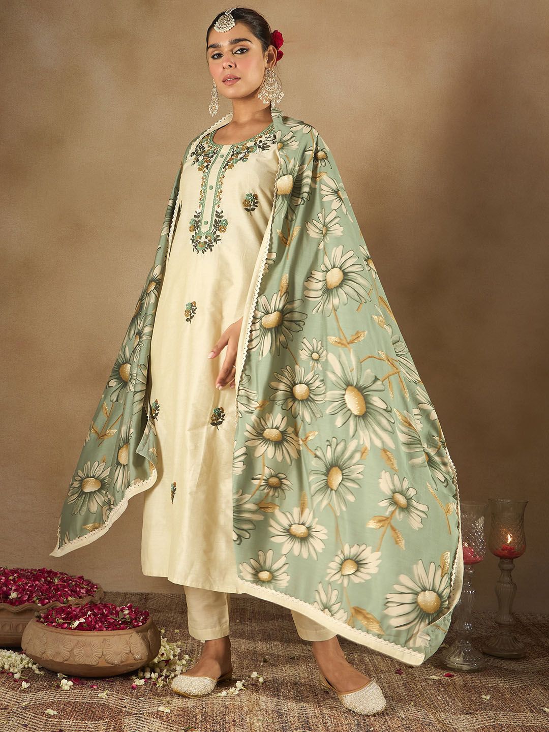 Dhiyona IE Women Floral Embroidered Regular Thread Work Kurta with Trousers & Dupatta