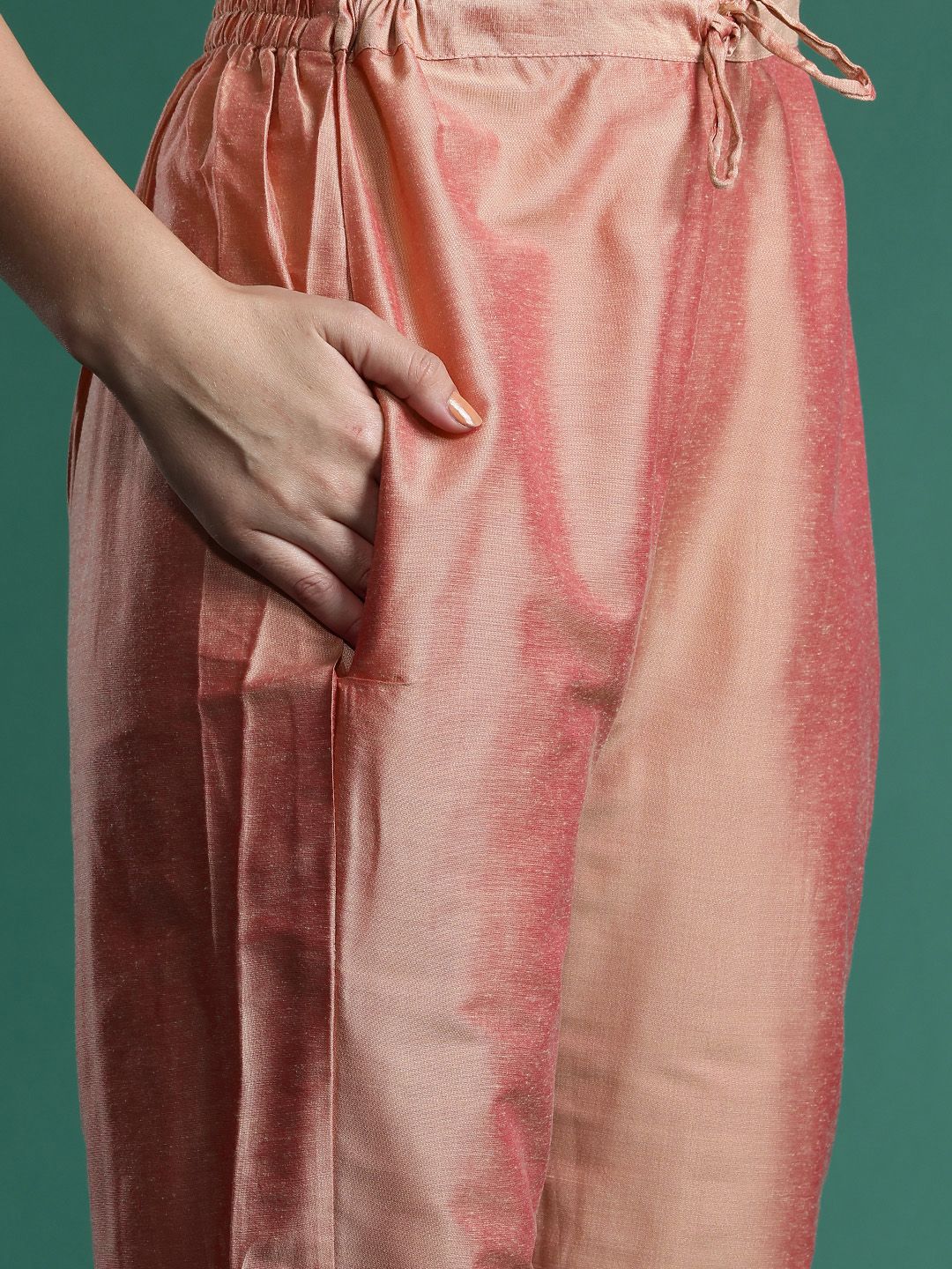Dhiyona IE Floral Embroidered Thread Work Kurta with Trousers