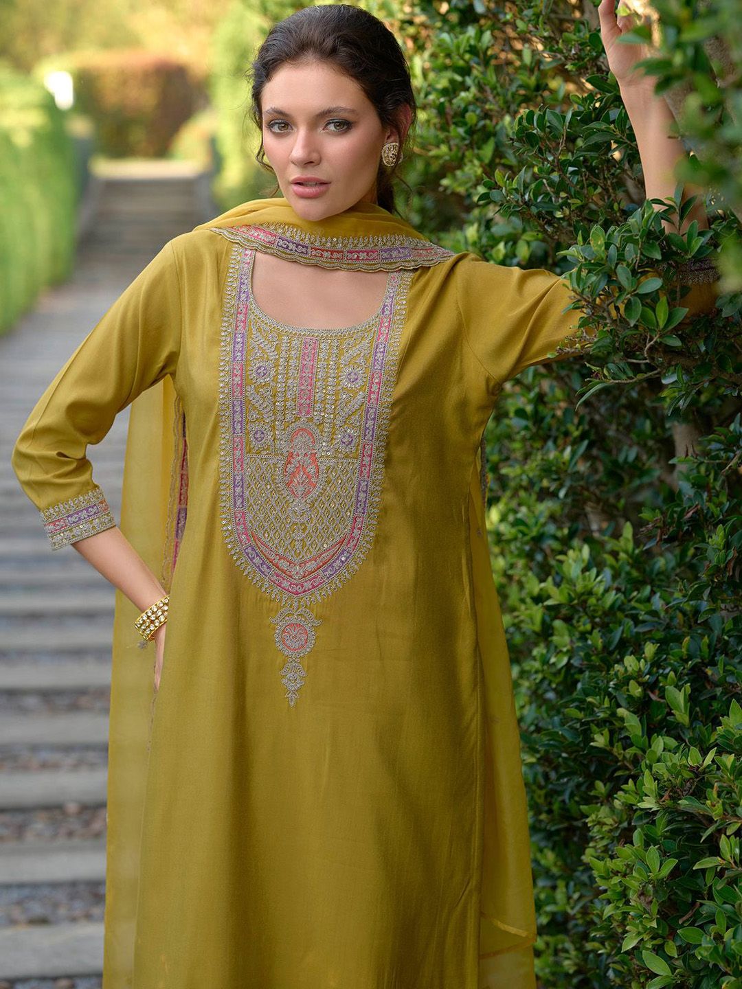 Dhiyona IE Ethnic Motifs Embroidered Straight Kurta with Trousers & Dupatta