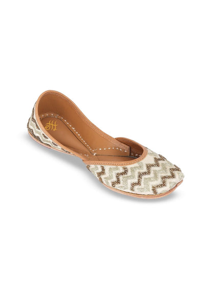 Dhiyona HOP Embroidered Slip-On Mojaris