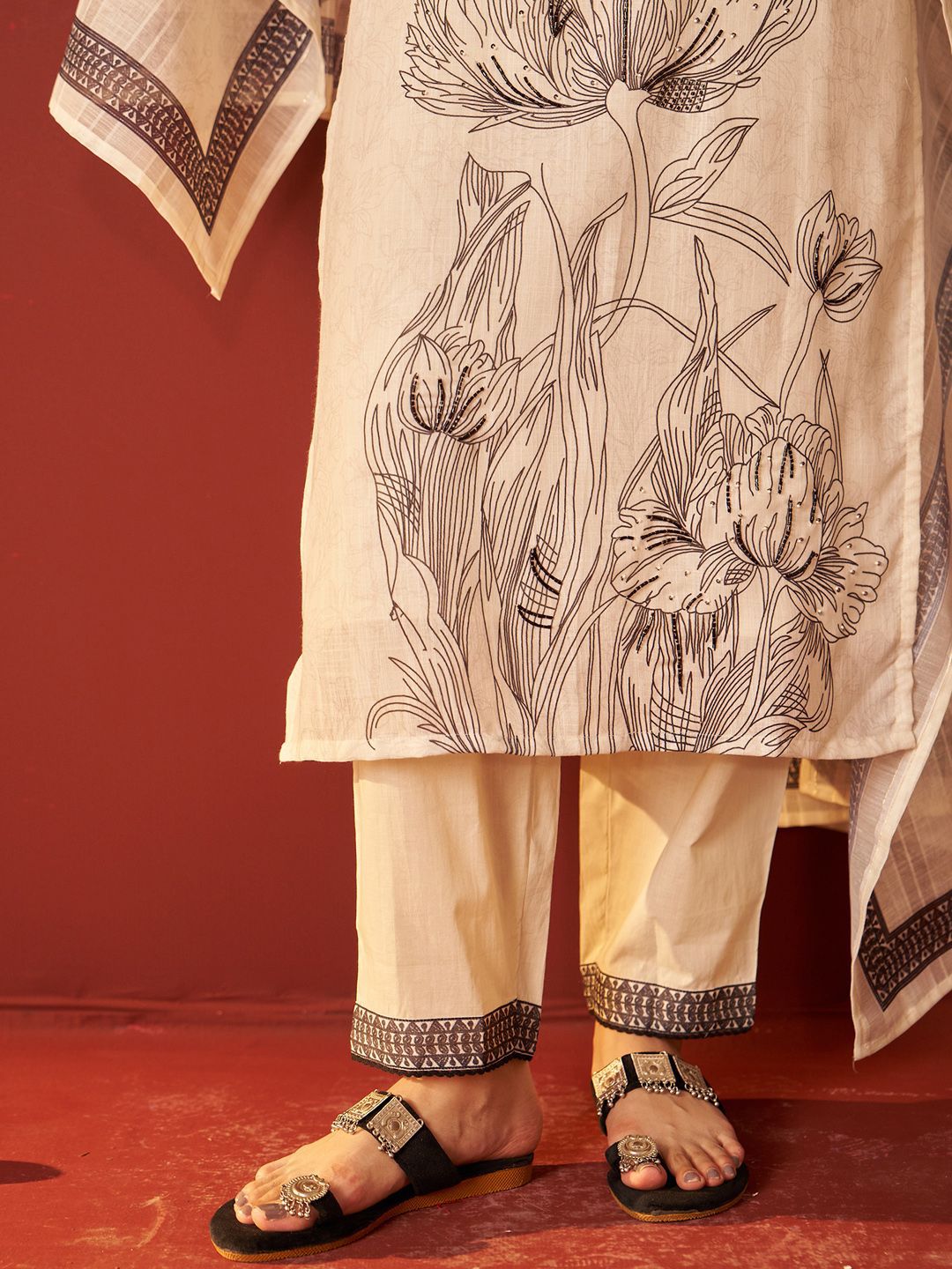 Dhiyona IE Floral Printed Linen Kurta With Trousers & Dupatta