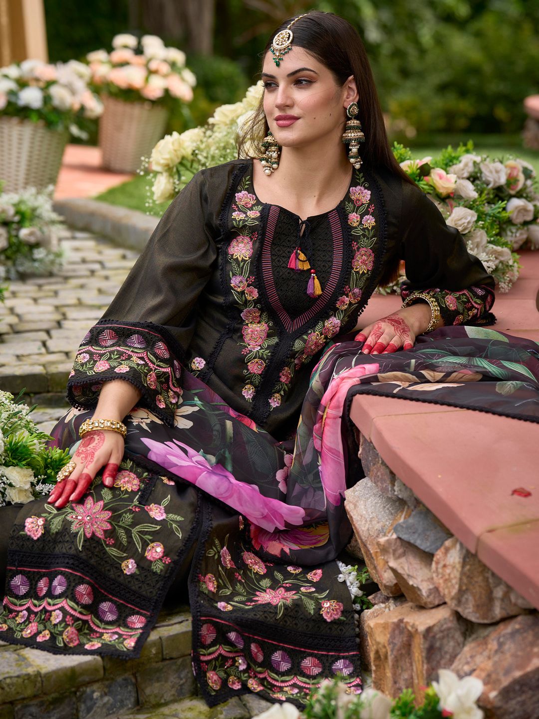 Women Floral Embroidered Panelled Thread Work Kurta with Trousers & With Dupatta