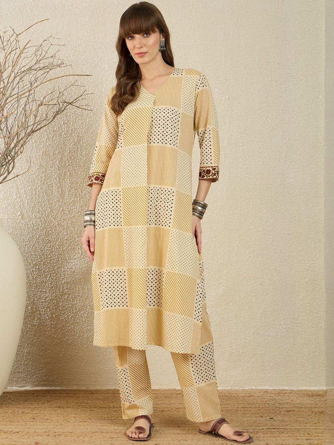 Dhiyona IE Printed V-Neck Three-Quarter Sleeves Pure Cotton Top With Trousers