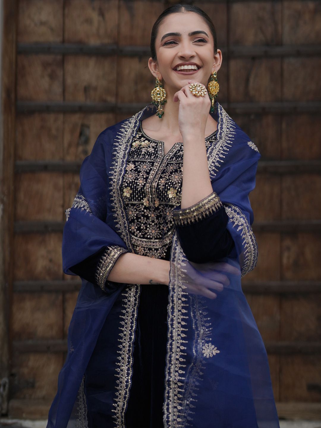 Dhiyona IE Ethnic Motifs Embroidered Thread Work Velvet Kurta With Trousers & Dupatta