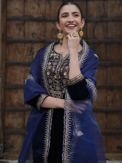 Dhiyona IE Ethnic Motifs Embroidered Thread Work Velvet Kurta With Trousers & Dupatta