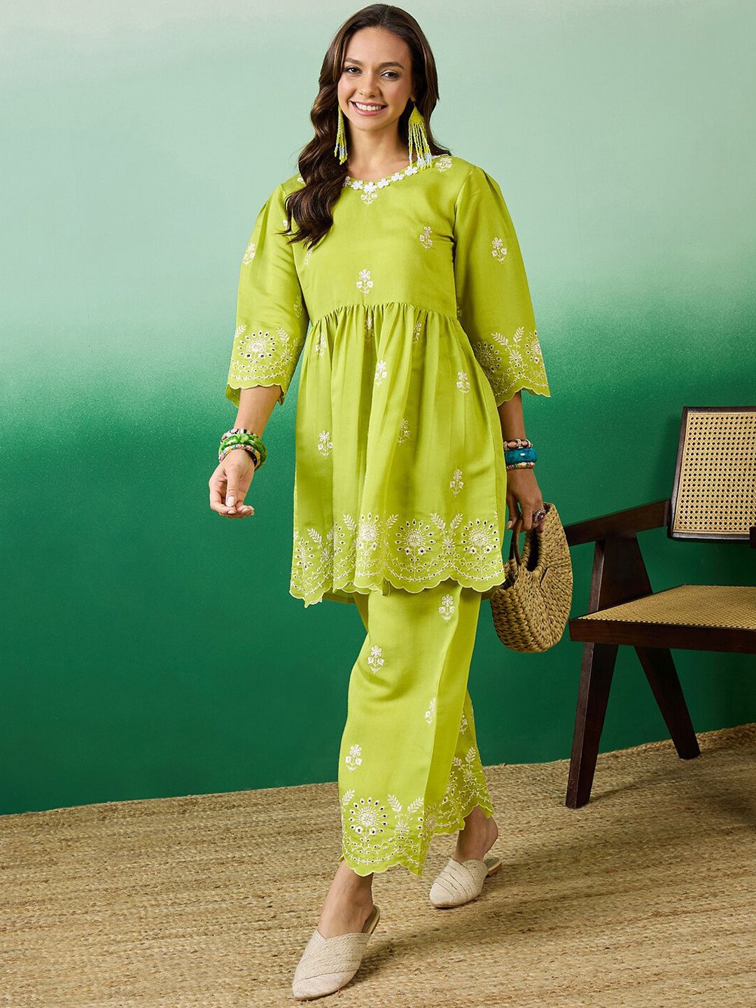Dhiyona SN Women's Floral Embroidered V-Neck Kurti With Palazzo