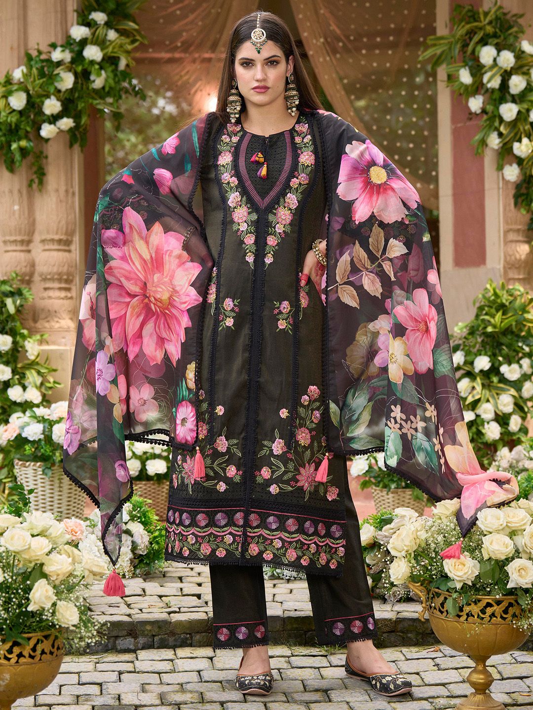 Women Floral Embroidered Panelled Thread Work Kurta with Trousers & With Dupatta