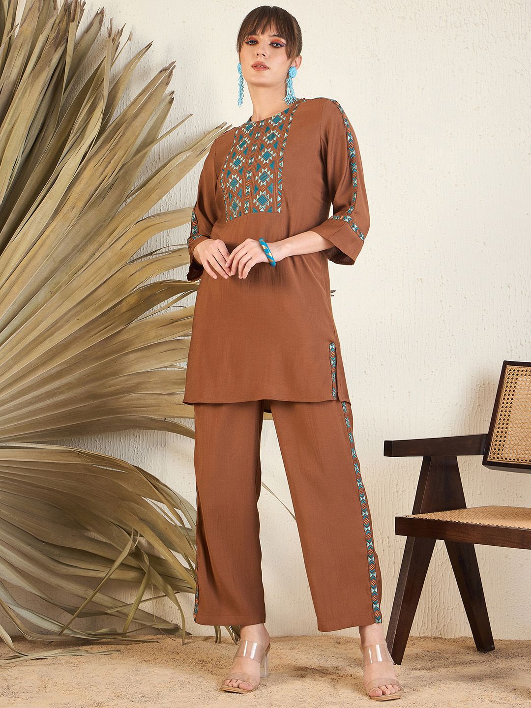 Dhiyona IE Embroidered Round Neck Top With Trousers Co-Ords
