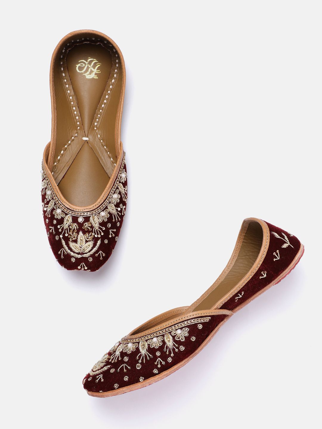 Dhiyona HOP Women Floral Embroidered Mojaris