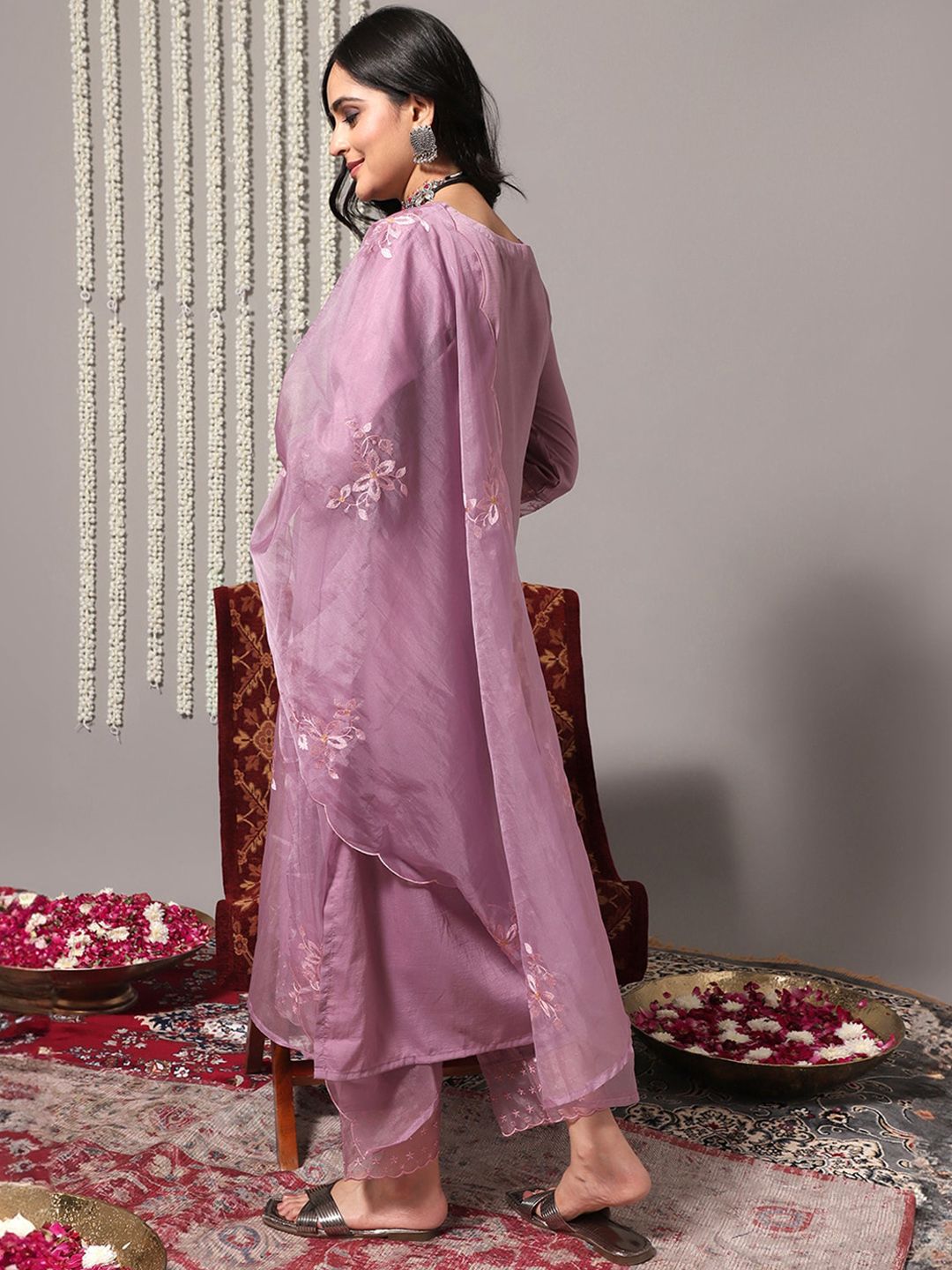 Dhiyona VA Women'sFloral Embroidered Thread Work Detail Straight Kurta & Trousers With Dupatta