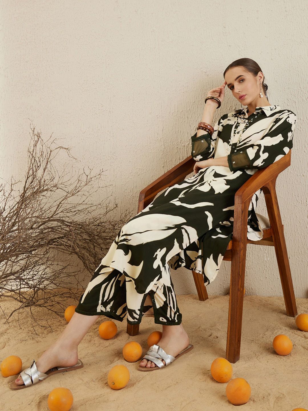 Floral Printed Sequinned Shirt Collar Straight Kurta with Trousers