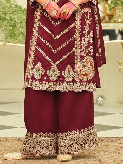 Ethnic Motifs Embroidered Zari Kurta with Trousers & With Dupatta