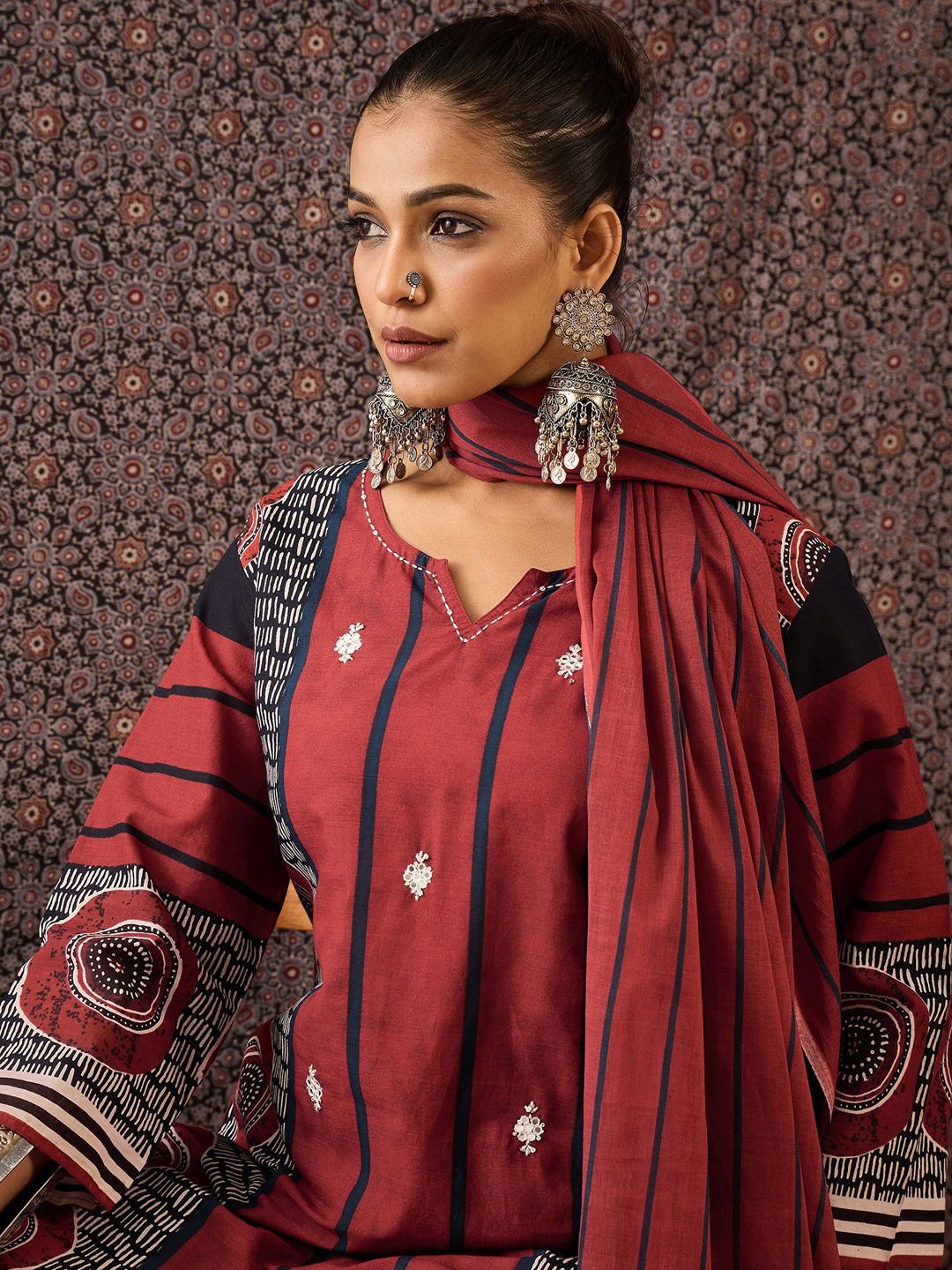 Dhiyona IE Women Printed Regular Thread Work Pure Cotton Kurta with Trousers & With Dupatta