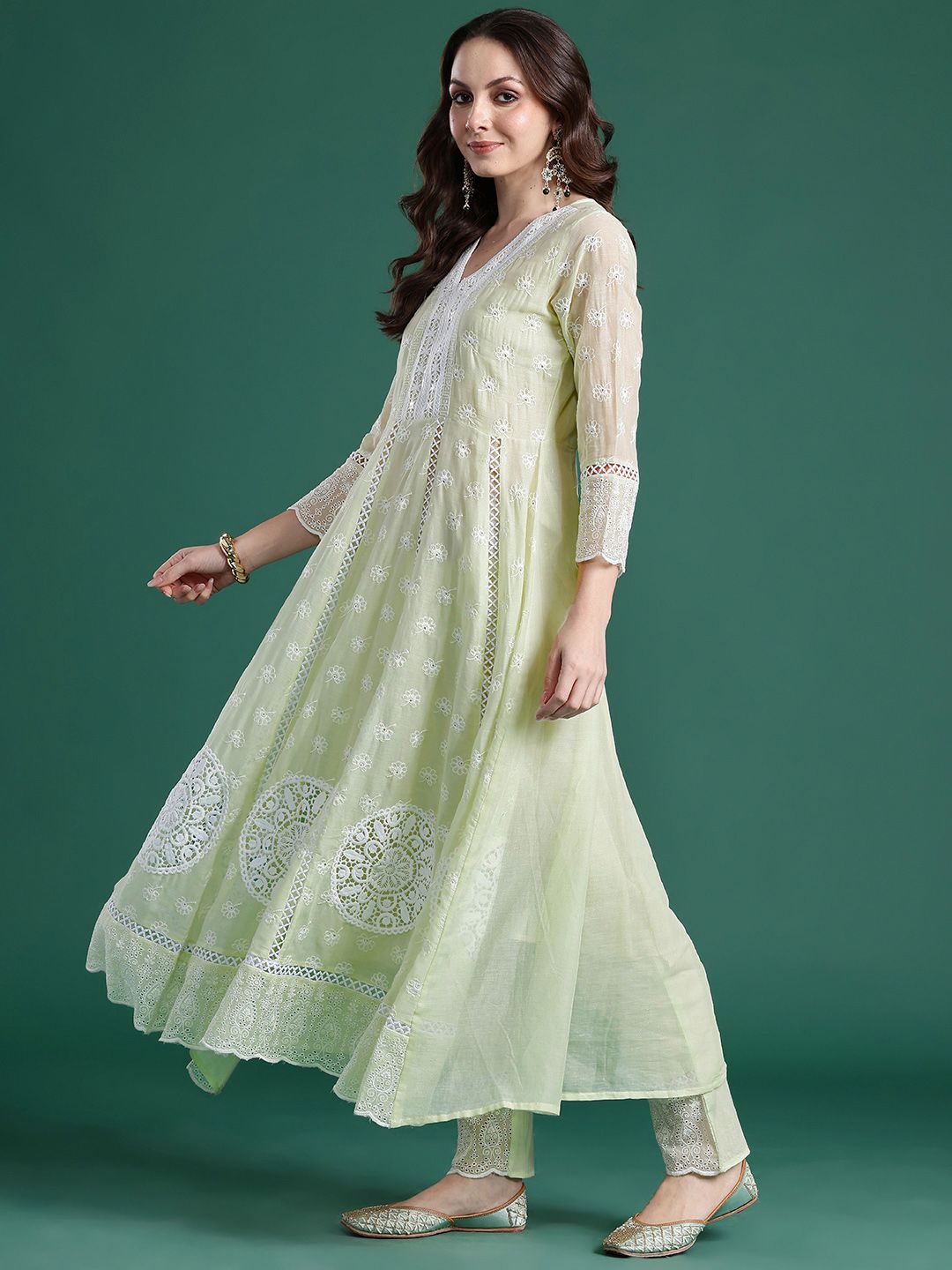 Floral Embroidered Thread Work Pure Cotton Kurta With Trousers & Dupatta