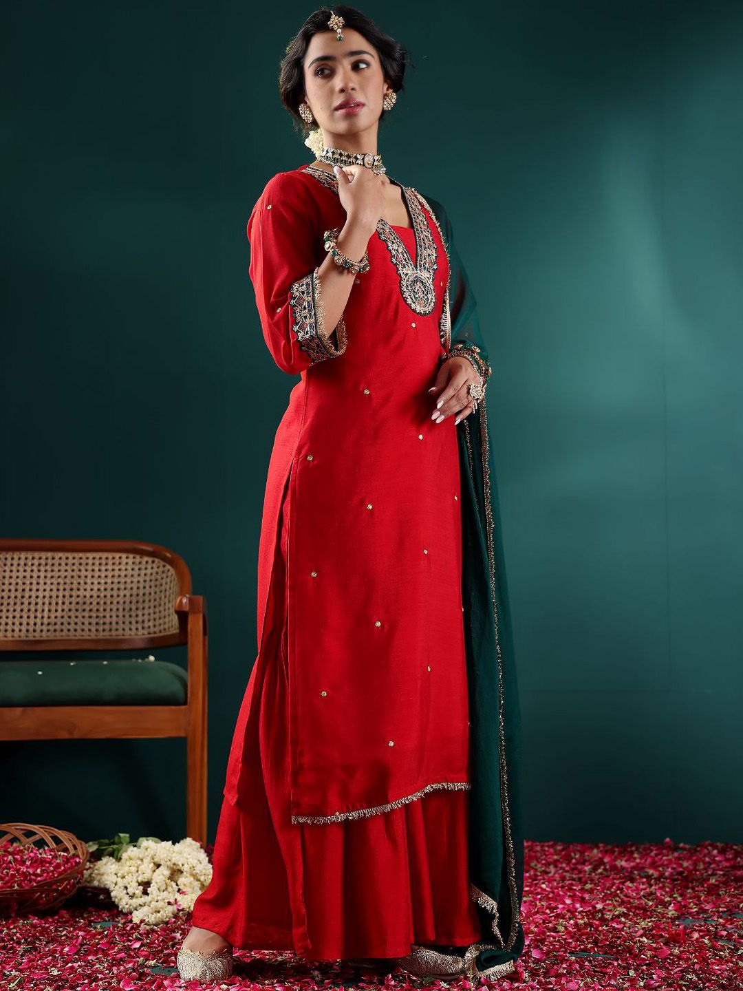 Dhiyona VA Women's Embroidered Regular Thread Work Kurta with Sharara & With Dupatta
