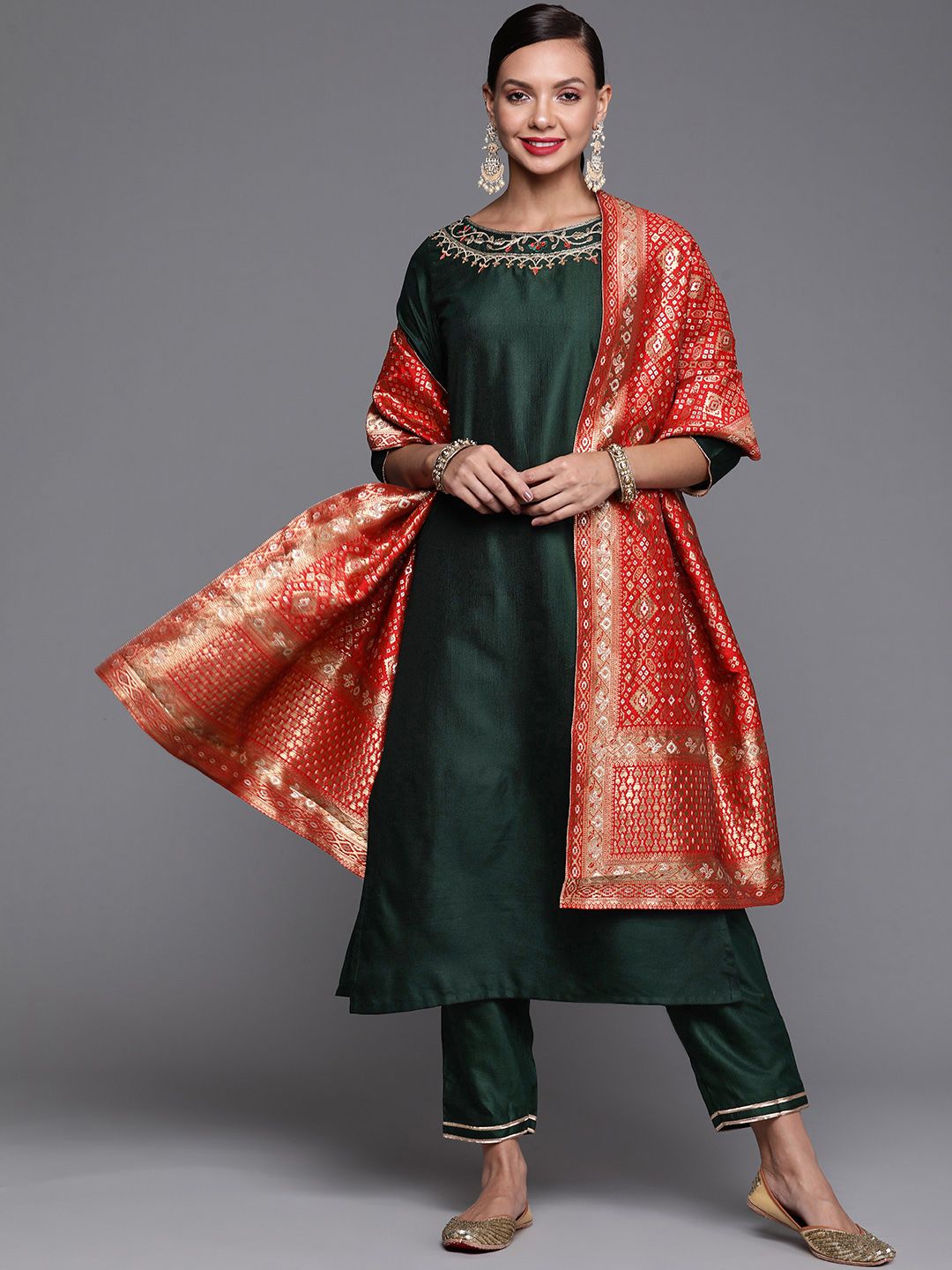 Women Green Thread Work Liva Kurta with Trousers & Dupatta