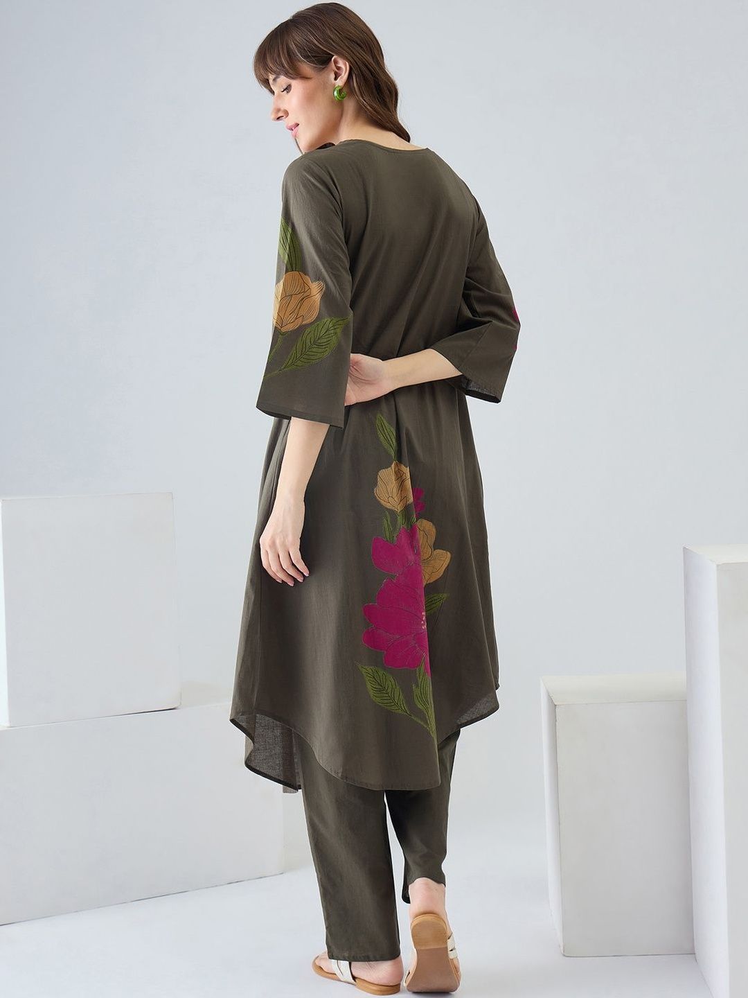 Women Floral Printed Regular Pure Cotton Kurta with Trousers