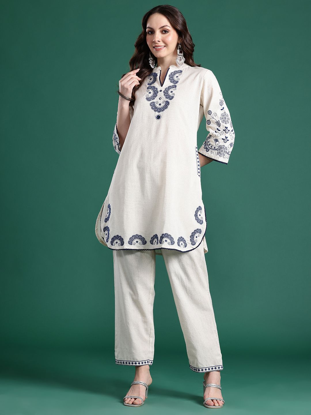 Ethnic Motifs Embroidered Regular Thread Work Kurta with Trousers