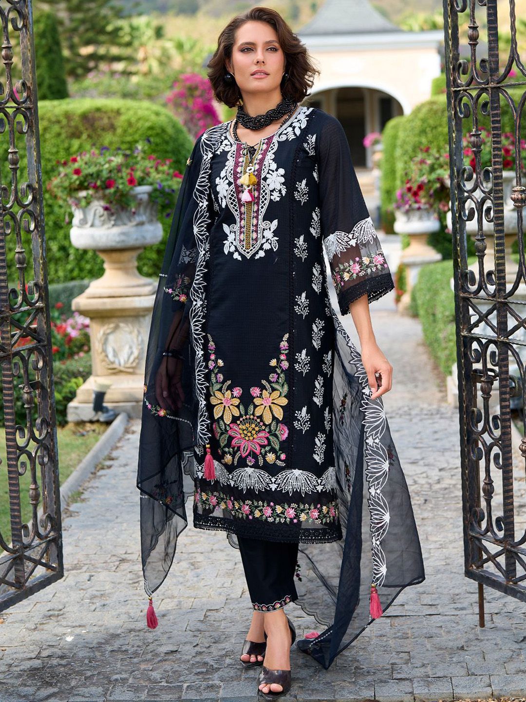 Ethnic Motifs Embroidered Thread Work Pure Cotton Kurta with Trousers & Dupatta