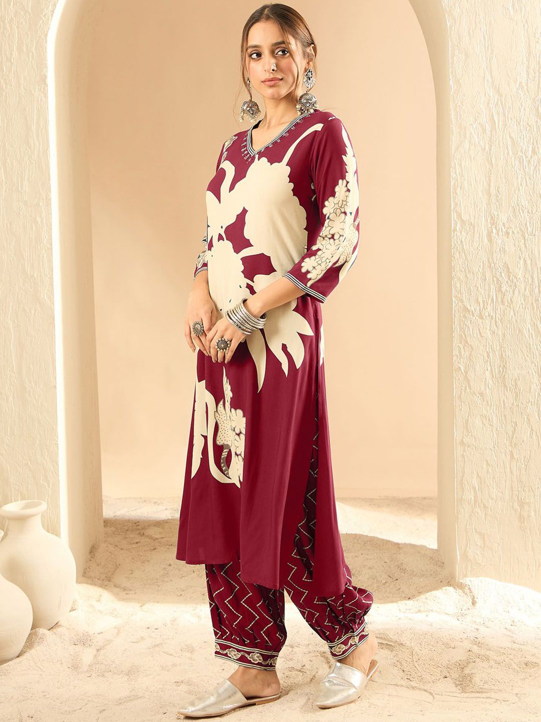 Dhiyona IE Women Floral Printed Regular Sequinned Kurta with Salwar