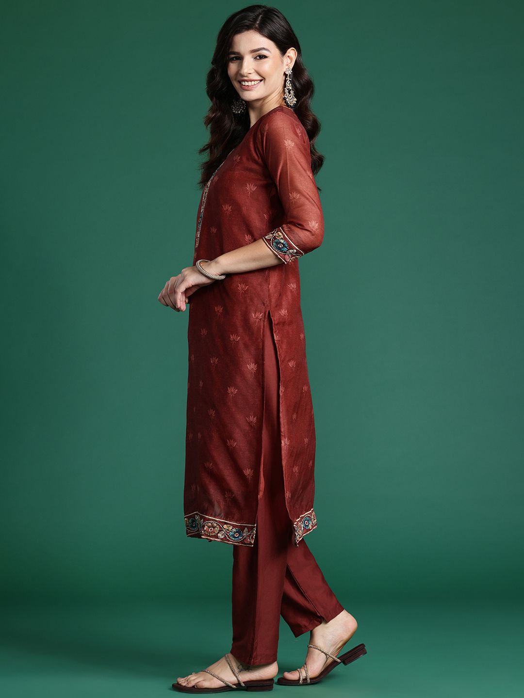 Dhiyona IE Ethnic Motifs Embroidered Thread Work Chanderi Silk Kurta With Trousers & Dupatta