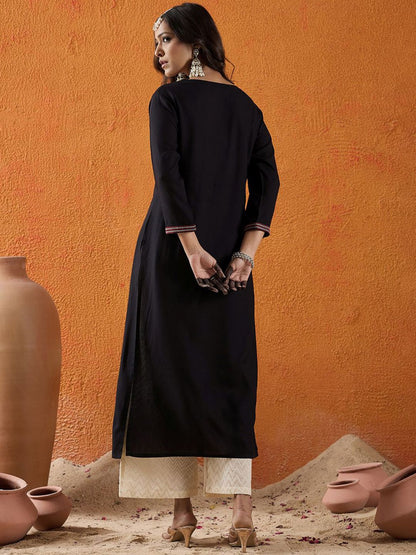 Dhiyona IE Floral Yoke Design Sweetheart Neck Thread Work Straight Kurta