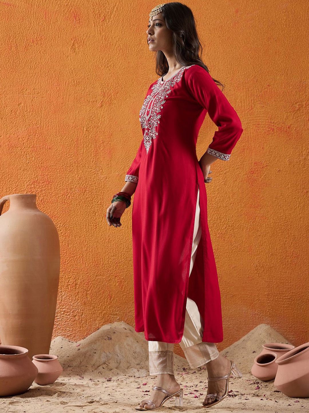 Dhiyona IE Floral Embroidered Thread Work Straight Kurta