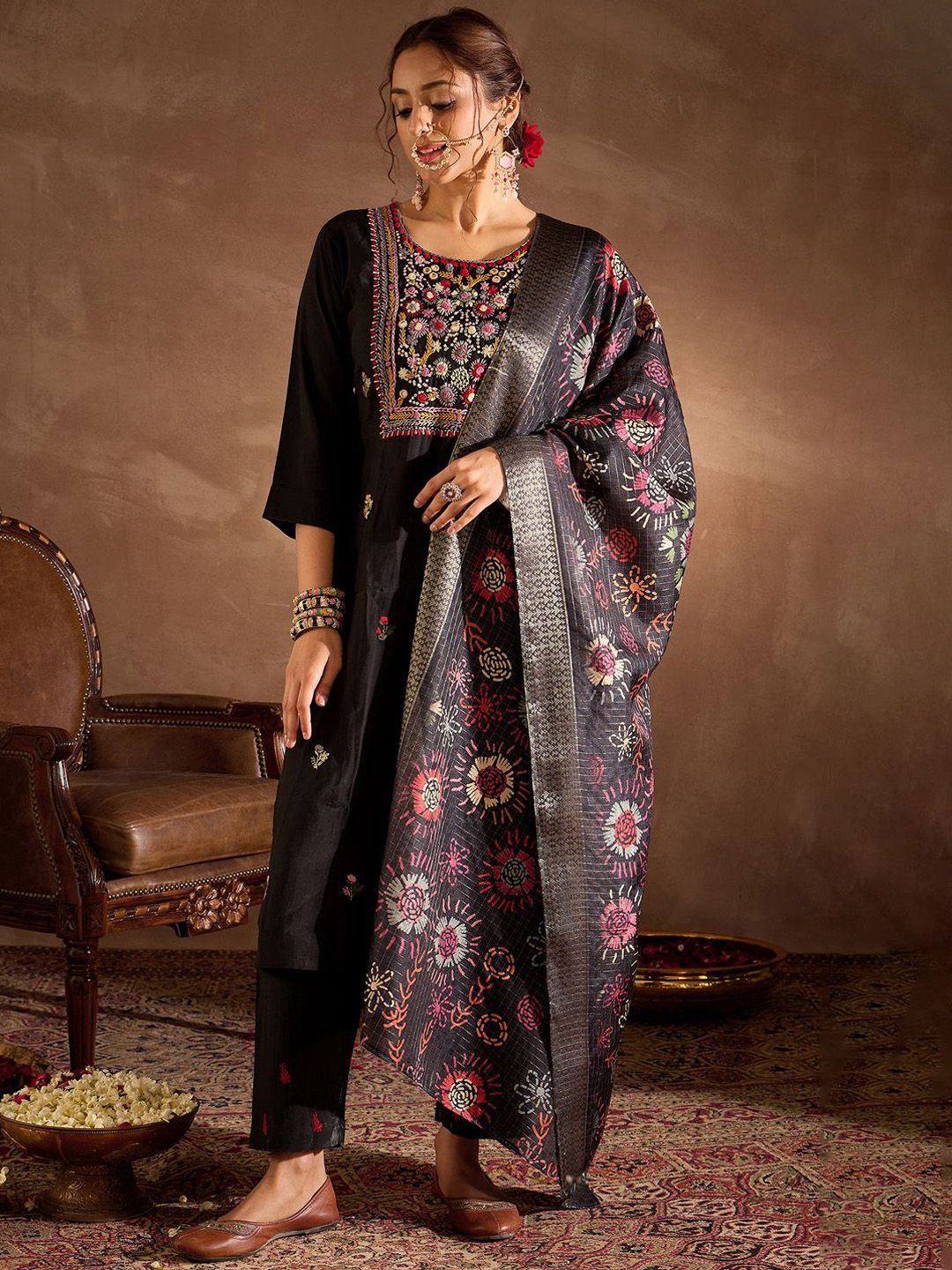 Dhiyona IE Floral Embroidered Thread Work Straight Kurta With Trousers And Dupatta