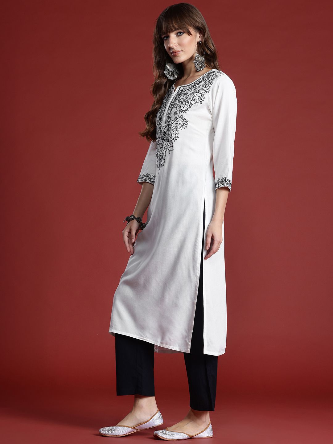Dhiyona IE Women Floral Embroidered Thread Work Kurta