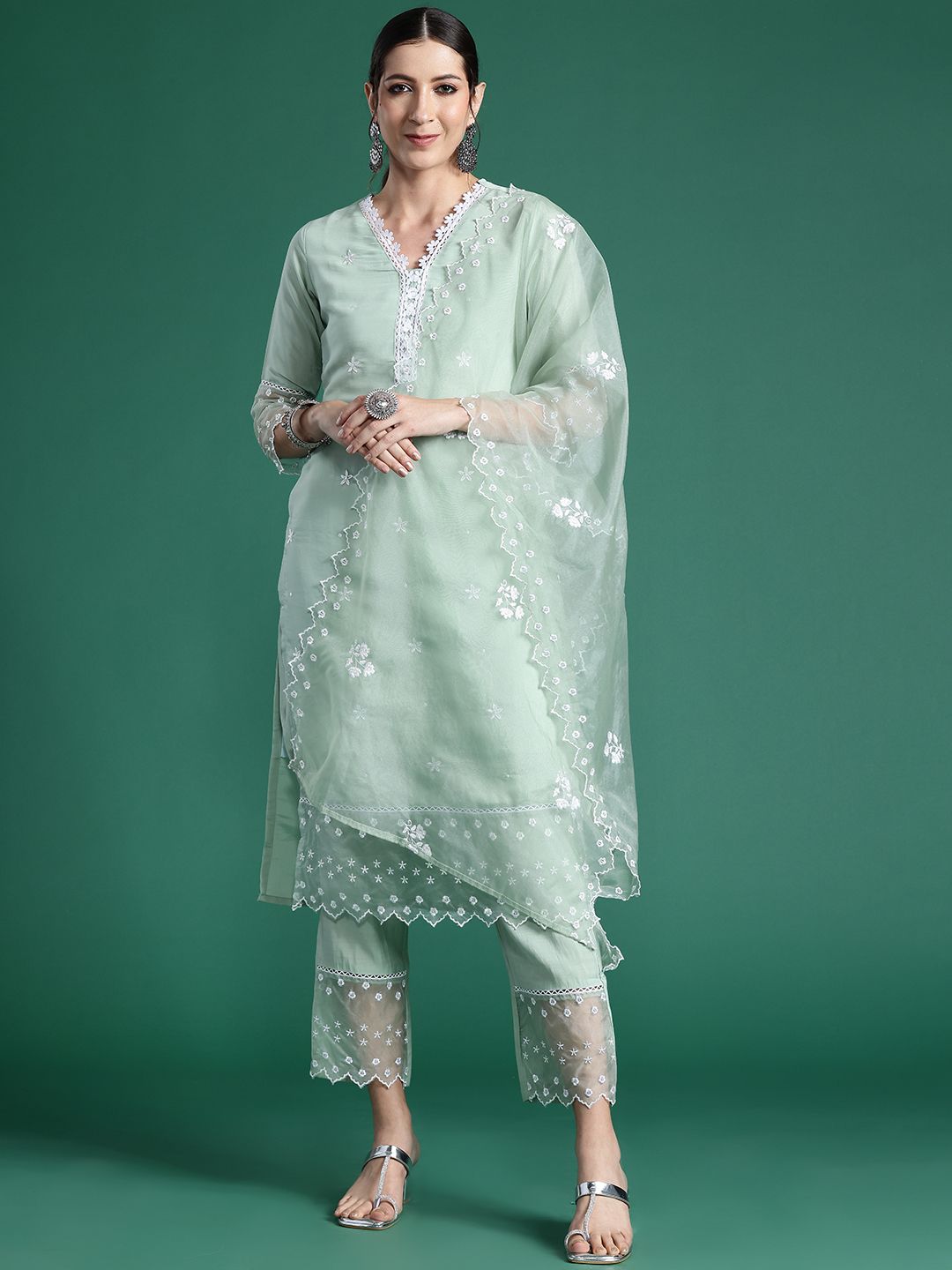 Women Floral Embroidered Regular Thread Work Kurta with Trousers & With Dupatta