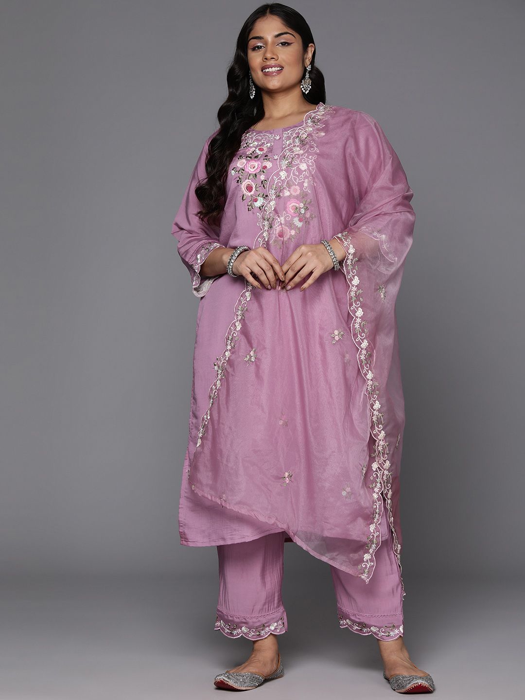 Dhiyona IE Plus Size Floral Embroidered Regular Thread Work Kurta with Trousers & Dupatta