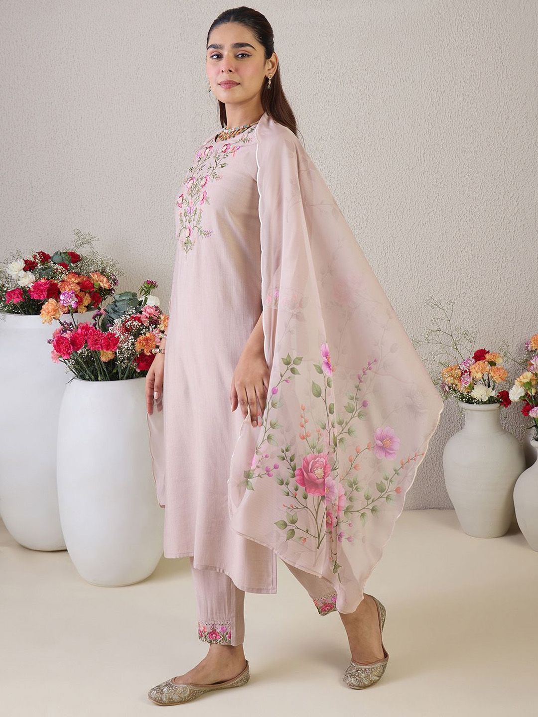 Floral Yoke Design Round Neck Thread Work Straight Kurta & Trousers & Dupatta