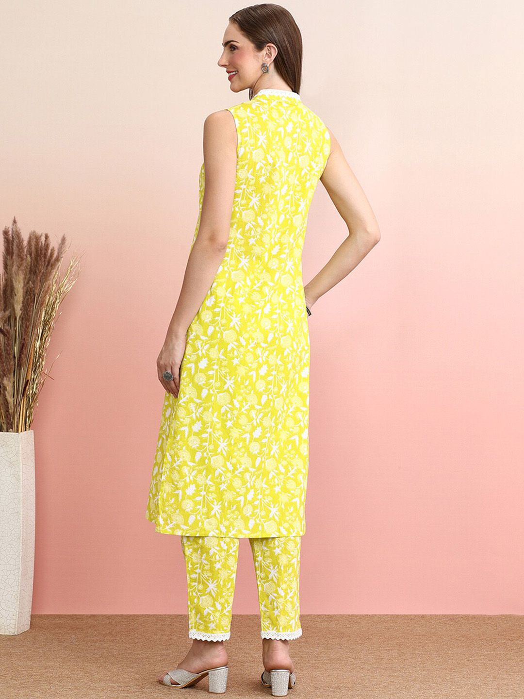 Floral Printed Regular Pure Cotton V-Neck Sleeveless Straight Kurta With Trouser